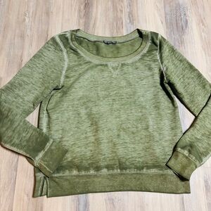 Women’s Green Boat Neck Threads 4 Thought size medium